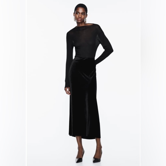 Zara women’s velvet midi slip skirt NWT never worn - Picture 1 of 1